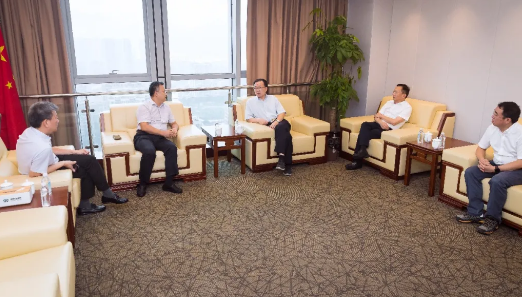 供应链综合商业服务平台迈进浙江第一站 — — Z6·尊龙凯时与温州交运集团战略签约